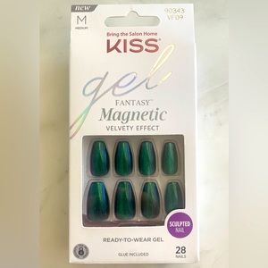 Kiss Press On Gel Fantasy Magnetic Velvet Nails
